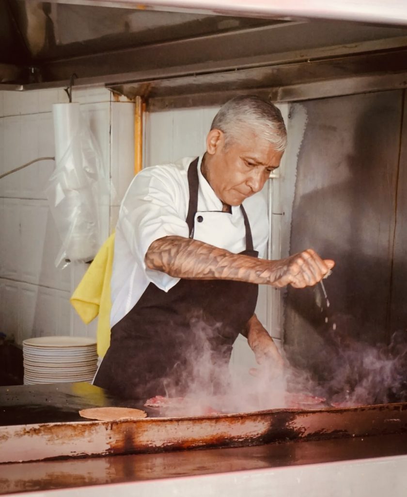 El Califa de León ha hecho historia al convertirse en la primera taquería en obtener una estrella Michelin. 🌟👨‍🍳