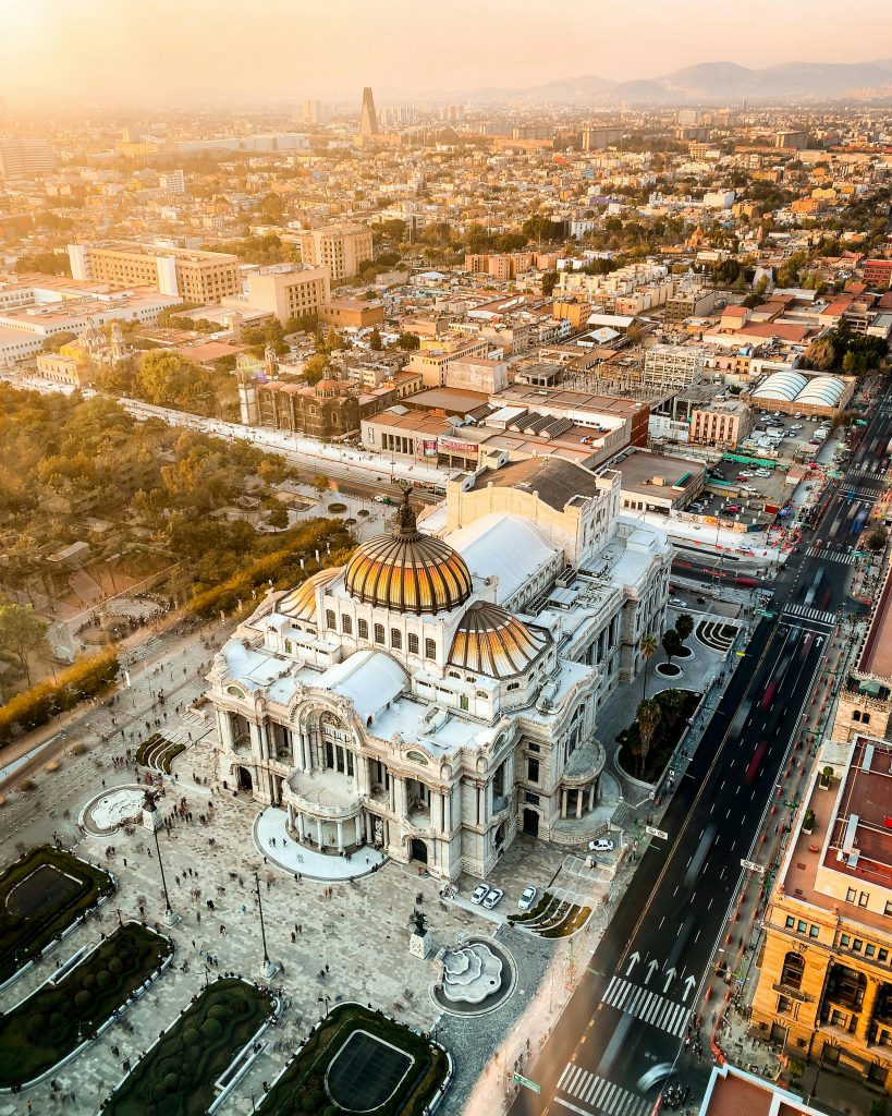 Descubre el Tesoro Nacional de México: Turismo Nacional y su Impacto en la Economía Nacional