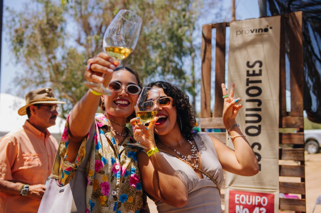 ¡Vive la Experiencia Única de la Feria del Vino de Vendimia en Ensenada! 🍇🍷