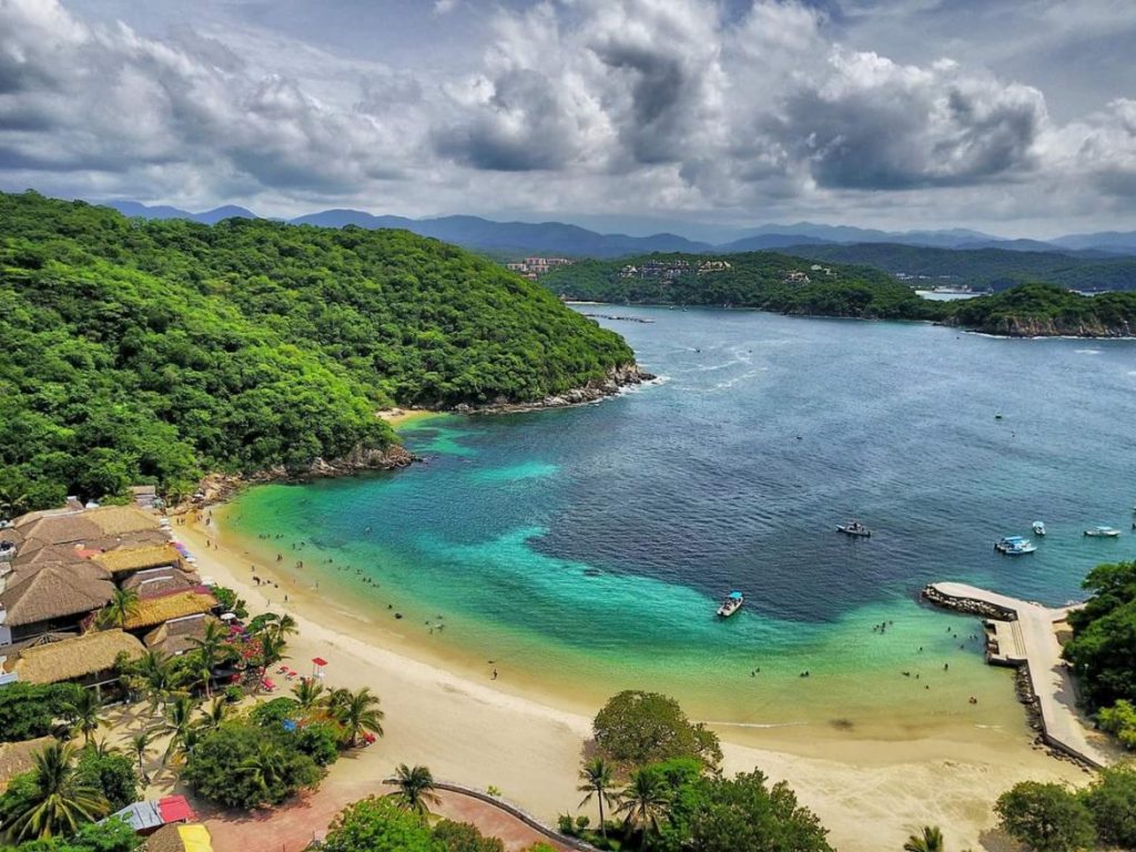 Playa Huatulco: Todo lo que Necesitas Saber 🏖️🌴